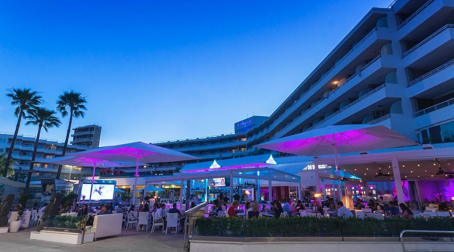 Bondi Beach Restaurant Magaluf at night